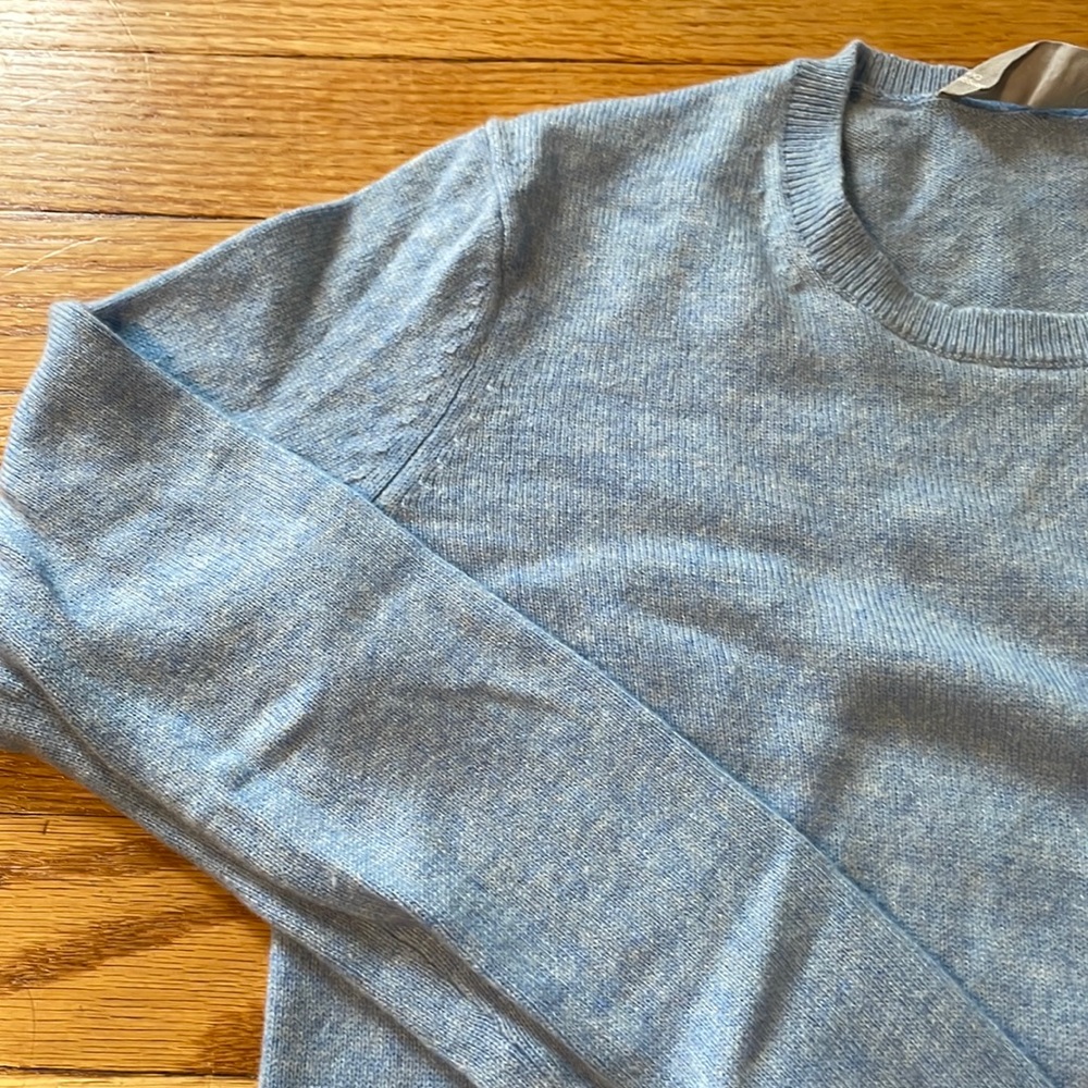 LIKE NEW Everlane Pale Blue Heather Cashmere Crew sweater | XXS